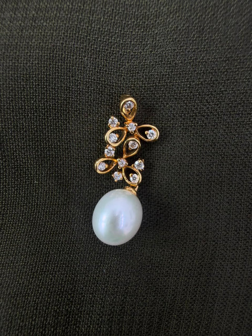 Pearlescent Bloom Pendant
